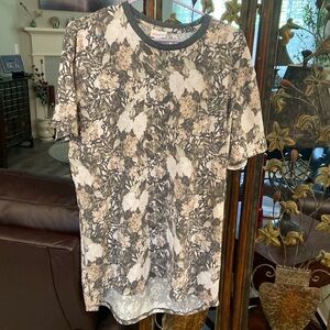 LuLaRoe shirt